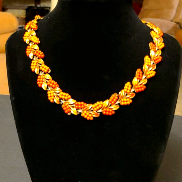 Coro Jewelry - Coro Necklace